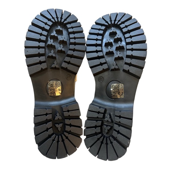 Mata Shoes Silver with Gold Chain Accent Loafers - Picture 3 of 4